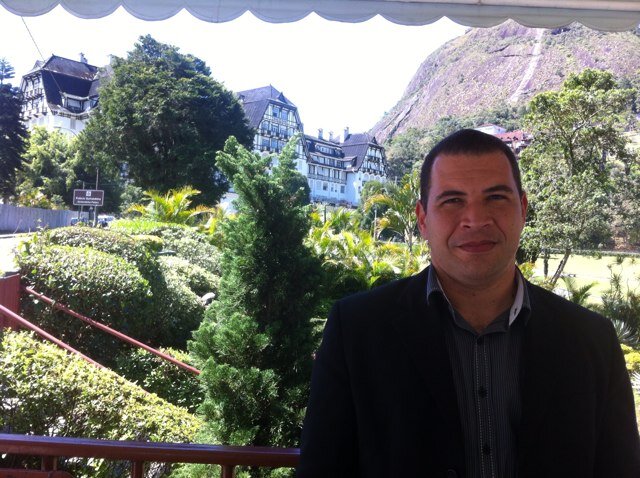 Em algum lugar.