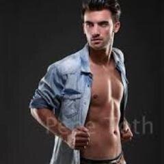 24. Húngaro. Soy modelo de portada de libros.