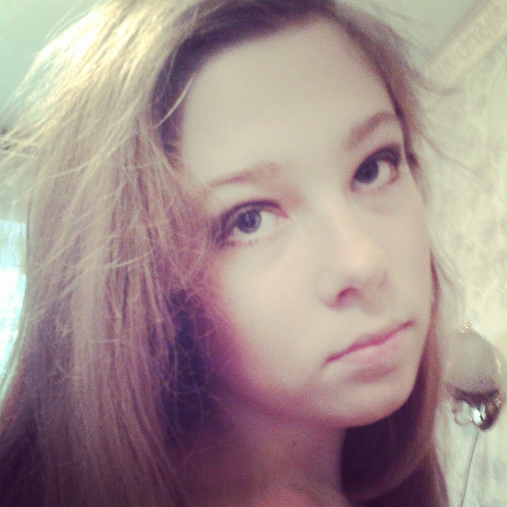 I'm not a patriot. I love living abroad and trudge from foreign music. I love R5 and Austin & Ally. Grow up, to get out of Russia. USA, wait for me :)