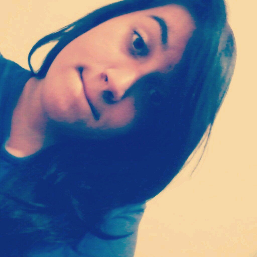 Leonina u.u , feeia \z , chata , namorada do Leonardo Silva , feliz , marrenta , maggot \m/ , lirista da Cavaleiros De Apollo , 15 anos & Fofa -sqn' :3