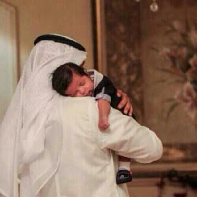 : لبـى صّورتكْ ولبــّى حسابــگ
ولبـى كلامٍ تكتبــهہ بالأصـاابع


غرّد بقلبــي مرح'ــبا ياهلابــگ
وإعرف بأنـي لك أگـثر متابـع
           كويت