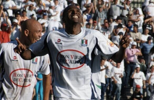 jugador de futbol profesional; goleador colombiano!