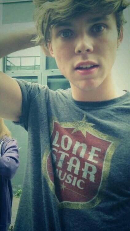 Ashton/Single/ Aussie-American