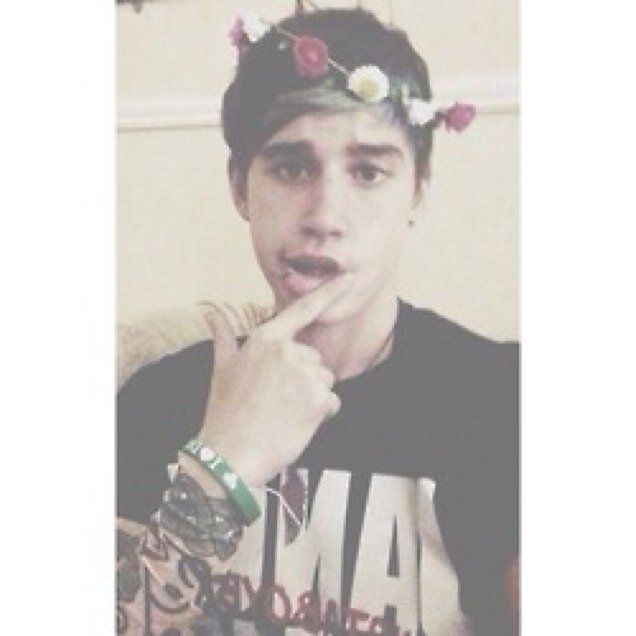 name is luke | single | kik: fraudlukebrooks
