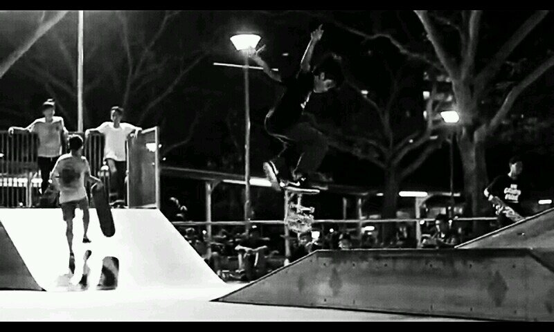 13. 04/09/2000. I skate.