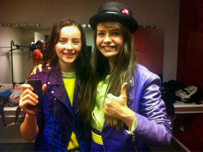 Sarah en Julia Nauta staan in de finale van het JSF'13 op 28 Sept. Helaas hebben ze niet gewonnen. Maar wij houden van jullie Love for you! xx Sarah en Julia