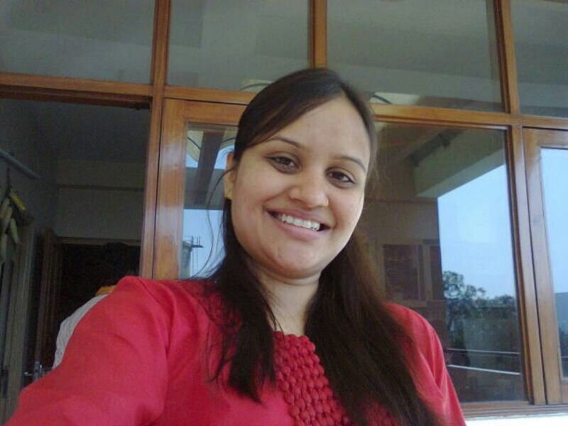 cute, talktive.. jovial.. ambivert..