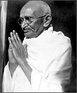 Frases do grande pensador Mahatma Gandhi entre outras frases famosas.  @ClubeFollowBack