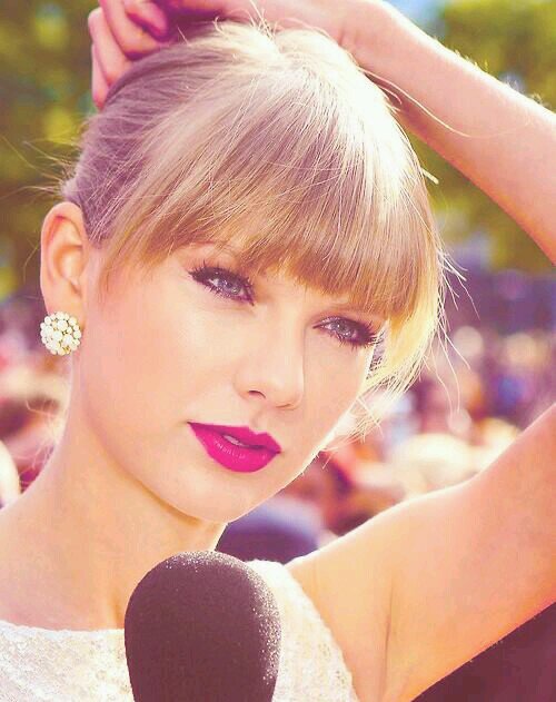 “People haven't always been there for me but music always has.”♡ TAYLOR SWIFT FANPAGE , HERE TO SUPPORT HER! ♥