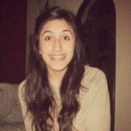 Amo cantar y tocar la guitarra .I love playing guitar and singing.