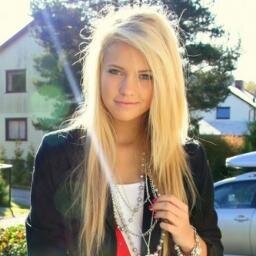 16. Hija de Sebastian Di Angelo y Nina Whiscont. «She was like the moon; part of her was always hidden away»