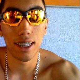 eu chegueeei, no baile funk que nem tsunami.(8) @DalesteBR