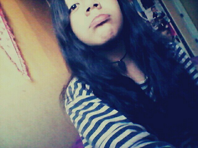 Hola me llamo Constanza Villalobos:) dime Coni jiji me gusta justin bieber, tengo 13 años y amo bailar y patinar:)