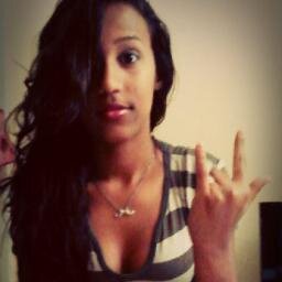 Escrevo como se fosse dona da verdade, ajo como se fosse dona do mundo, na realidade, mal sou dona de mim. *O*