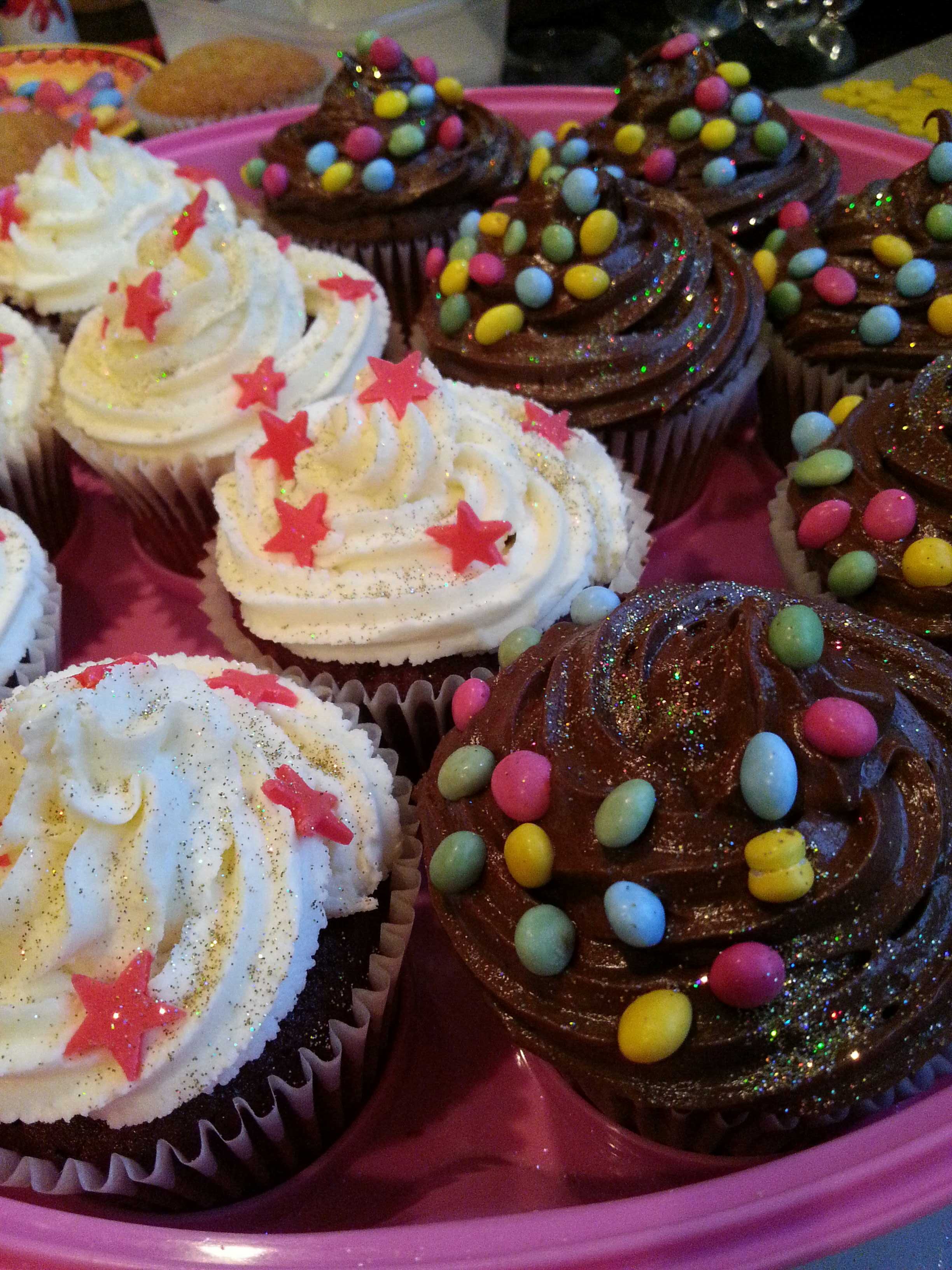 We are a family run company specialising in artistic cakes. We sell a selection of celebration cakes, fresh cream desserts and cupcakes. Suppliers to BubblyTK