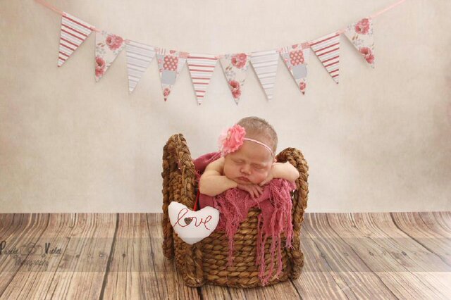 Specialising in Maternity and Newborn Photography
 Family, Baby and Toddler and Wedding Photography