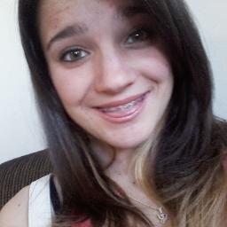 Sou chaata,ciumenta,sincera,verdadeira , impaciaente.                   Digo oq penso sou oq sou s2'