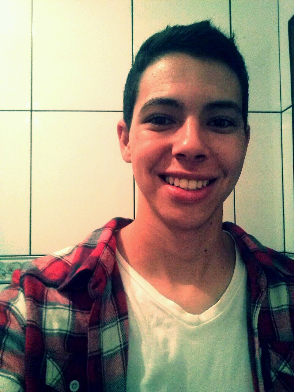 Sou um cara simples, confiante, sempre pensando o melhor das pessoas e de mim mesmo…um cara muito sincero que tenta dar o seu melhor de si !!