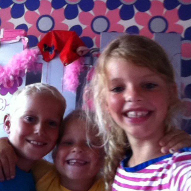 Hoi ik ben milou, 8 jaar || Romy is mijn grote zus || one direction is echt leuk !! ||