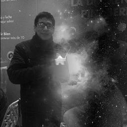 los momentos q siempre paso es estar muy lejos y vivir en el espacio rodeado me miles de constelaciones =)