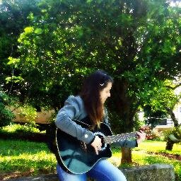 Twitter Profissional da Artista Dyh. OFICIAL. Atualizado pela própria cantora e sua equipe. Twitter pessoal da artista @dyhnada. Contato: dyhoficial@outlook.com