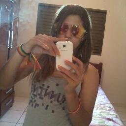 sou quem sou e nao quem voce quer que eu seja, ama quem me ama foda se quem me odeia, antes de me julgar tente me superar !!
