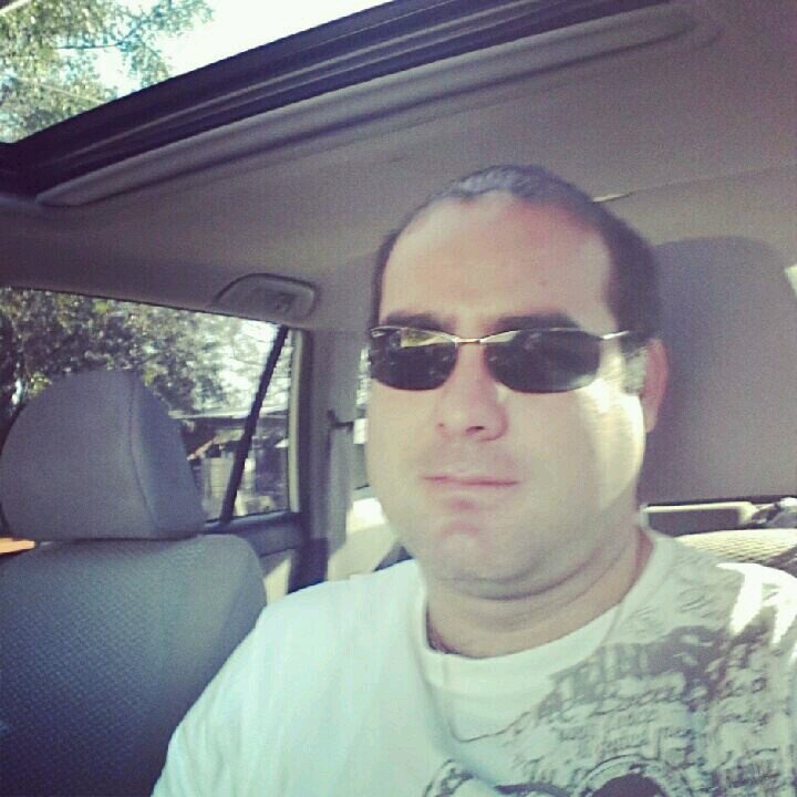 Ingeniero civil, empresario, comerciante, camionero, secretario, refere, cocinero y tri campeón de América.