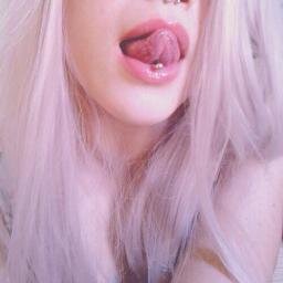 Momsenmygoddess's profile picture. 