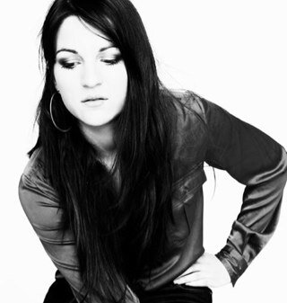 Chanteuse, Auteur-Compositeur-Interprète, Comédienne