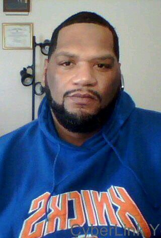 Born in saginaw mi 36 years of age has one child who is now 15 years of age. Single looking for women friends.