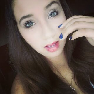 amo minhas amigas e eu gosto de estrogonofe, pizza e lasanha!
cantor favorito: gusttavo lima e justin bieber!
eu moro em RJ