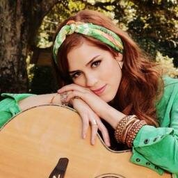 Twitter decicado a minha ex-loura e a atual morena mais linda @sophiaabrahao Dona: @letylavor. Since: 13/04/2013