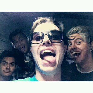 Bem Vindos ao @MyHeroesRestart!! fã clube criado para a @rockrestart!! a banda mais perfeita,qe enfrenta preconceito de tdo. amo vocês!!