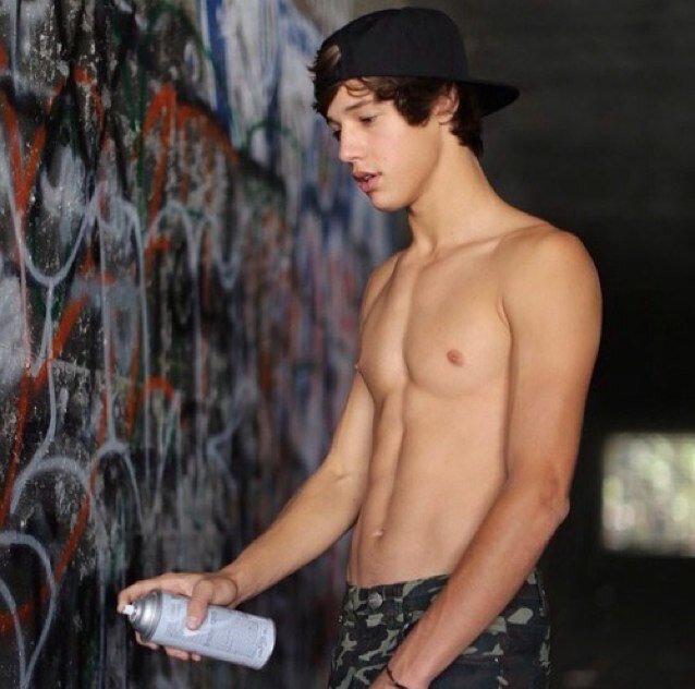 We're just two teenage girls & Cameron Dallas fucking followed us NZAKXJD