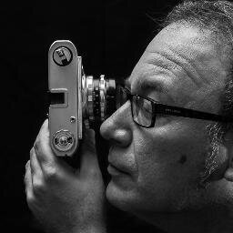 Como dijo aquél: sólo soy que no soy nada (O_o)   Me gusta programar y fotografiar aunque no de forma simultánea...