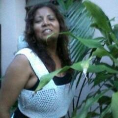 Lic. Administración Comercial y Lic. Relaciones Industriales.  Profesora. Escritora, Poeta. Defensora de la Naturaleza y de los Animales.