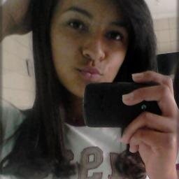 Garotas inocentes não merecem chorar
Por garotos que não tem a verdade no olhar
Escolhi ser diferente amor, só pra te amar♪