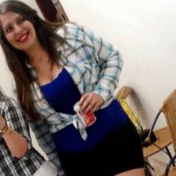 Um brinde à mim, que já passei por tanta merda e continuo aqui, de pé.