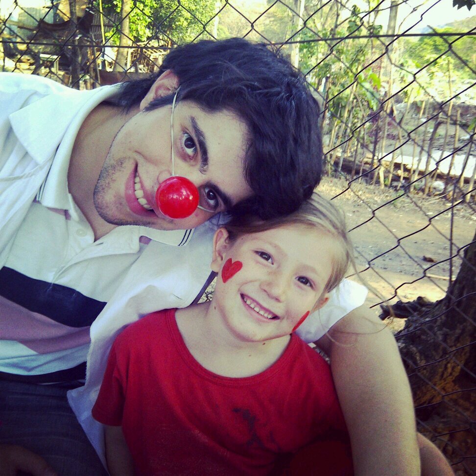 Paraguayo y Pilarense 🇵🇾 Médico Traumatólogo 🔩 Papá de Ema 👨‍👧 Juego todos los deportes, en ninguno soy bueno! Amante de la música paraguaya 🇵🇾