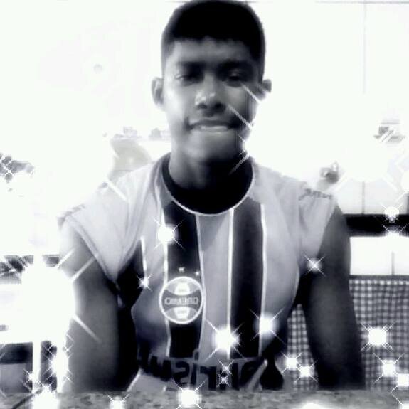 gosto de musica, futebol, enfim, Só busco a felicidade, no ritmo e na procura da minha Diretriz...