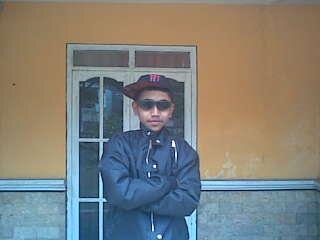 Arek cilik ga'oleh ndelok...!!
#menengae...!!!!