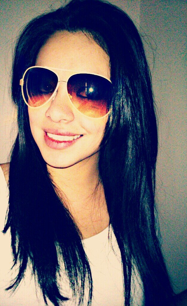 Me gusta comer chocolate,Soy sicera, tierna & agradable.. Mi sonrisa, *Hechizantee* mi mirada *Hipnotizante*
Soy bachilletera con amigos importantes
