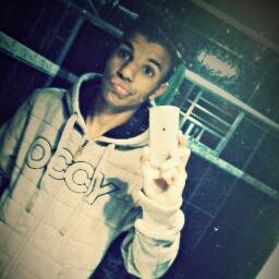 Sigo Minha Vida Sem Mágoa Sem Raiva! Apenas Guardo Em Meu Coração Todos Aqueles Bons Momentos. Para Todos Que Me Odeiam! FELICIDADEZ