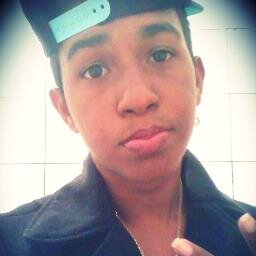 sou chato pra caralho, ciumento um pouco sou legal, abraços tiau ♥