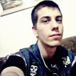 Eu sou fanático pela saga Resident Evil e todo dia procuro buscar informações sobre os games e filmes da serie e procuro passar a vcs todo esse conhecimento.