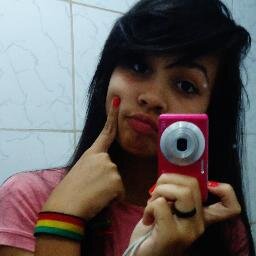 Iaew bem eu sou uma garota simpatica , muiitoo carinho, curto de tudo um pouco . to no ensino medioo ... amu minhas amigas ...