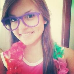 '  meu jeito de ser, as vezes encomoda os outros . Mas eu não ligo, sou oqe sou. Qem não estiver feliz qe se mateeee ! 2bj
