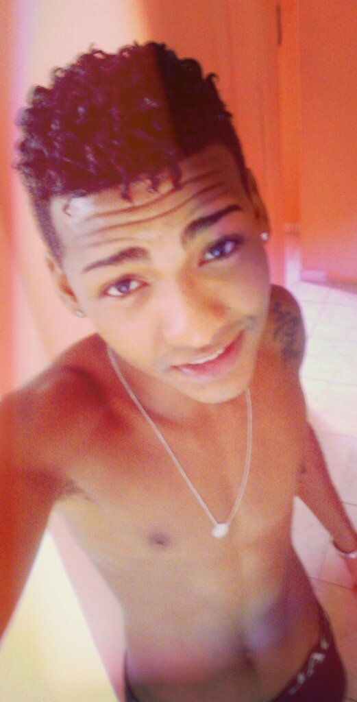 Menino que te encαntαα ; Gαrotoo que te fαscinα ;Homem que te enlouquecee. - αquele que te fααz tão beem  Olha lá .  http://t.co/8caosK8Vsm