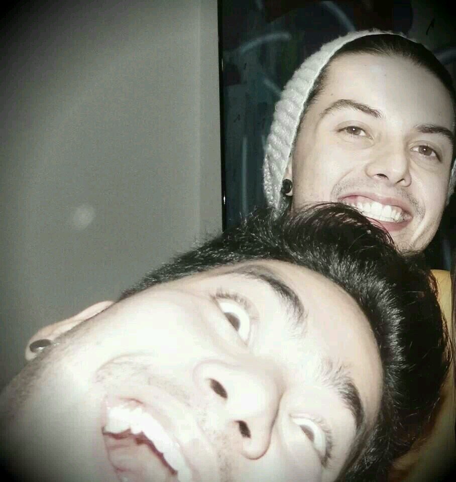 Independente de tudo, só quero que saibam que uma vez família Restart, para sempre família Restart ❤ OBRIGADA PELOS 3 MELHORES ANOS! (leiam os últimos tweets)