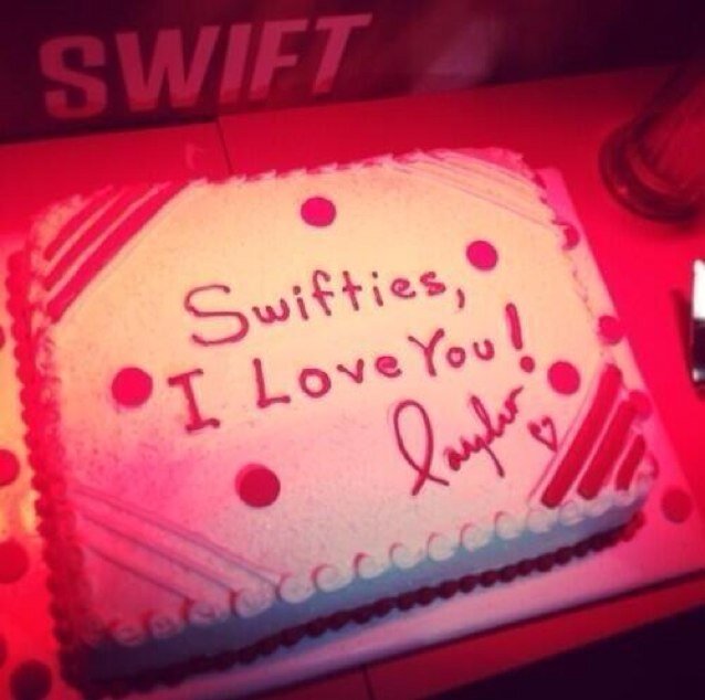 Im that cake from #TheRedTour. Love you! And i follow back when i can xoTaylor's Cake! { not afilliated with @taylorswift13 }
